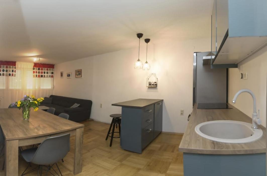Guesthouse Lion Split Bagian luar foto